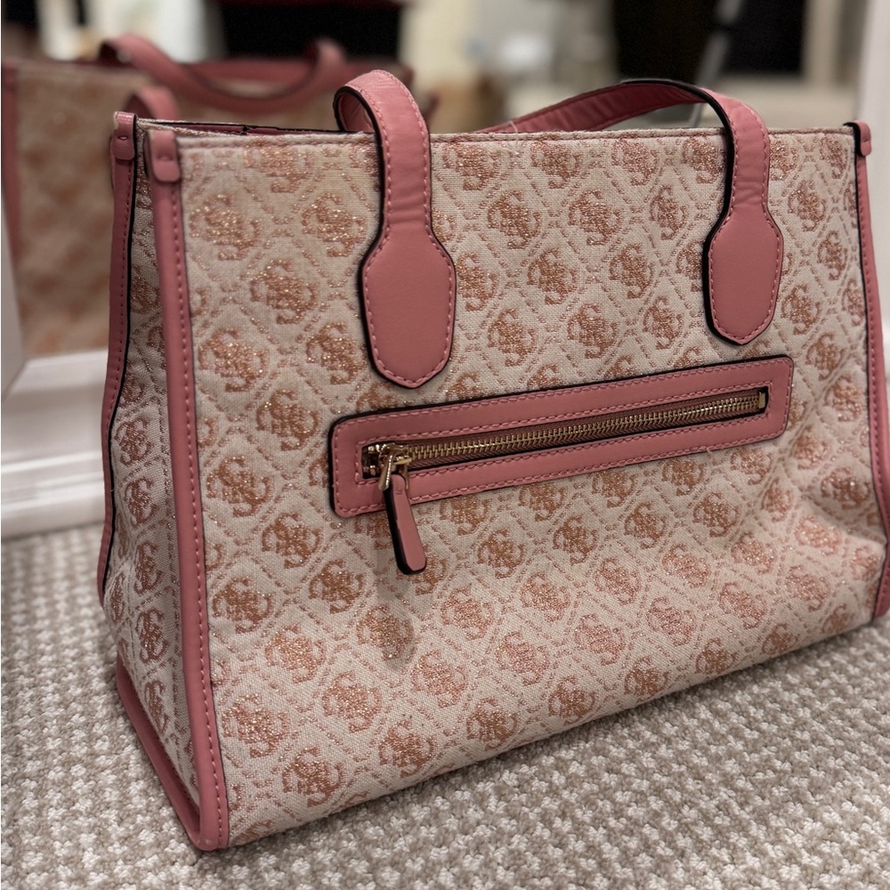GUESS Izzy Girlfriend Tote Bag Salmon Logo - Picture 7 of 13